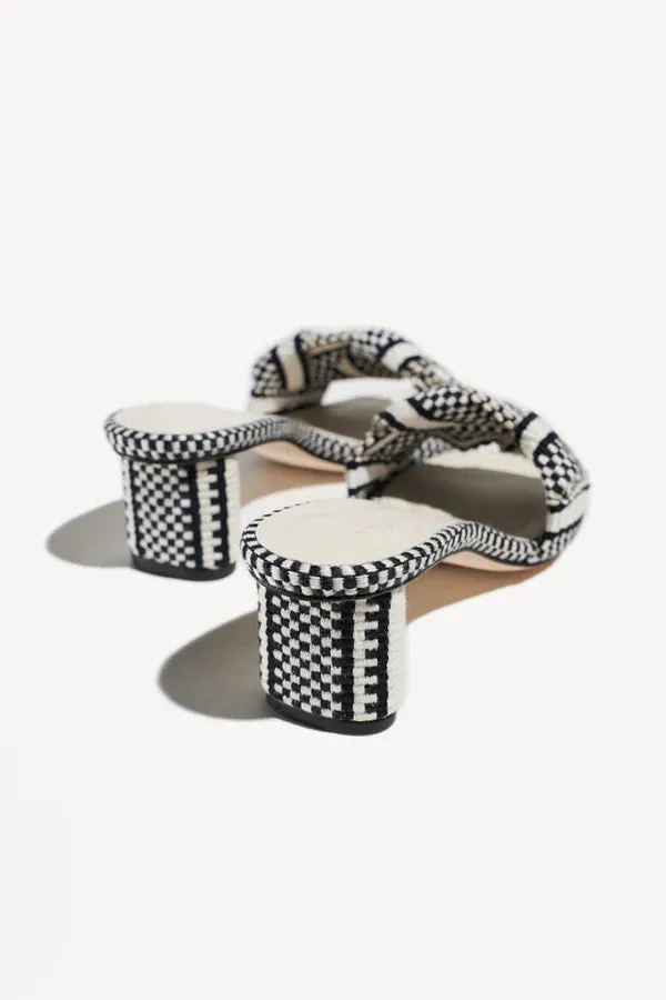 Amambaih Claudia Mules