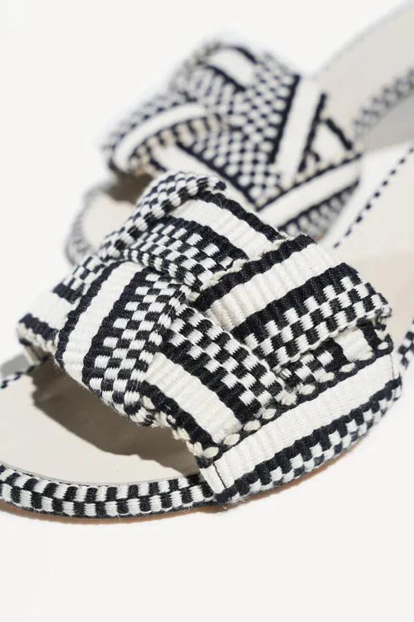 Amambaih Claudia Mules