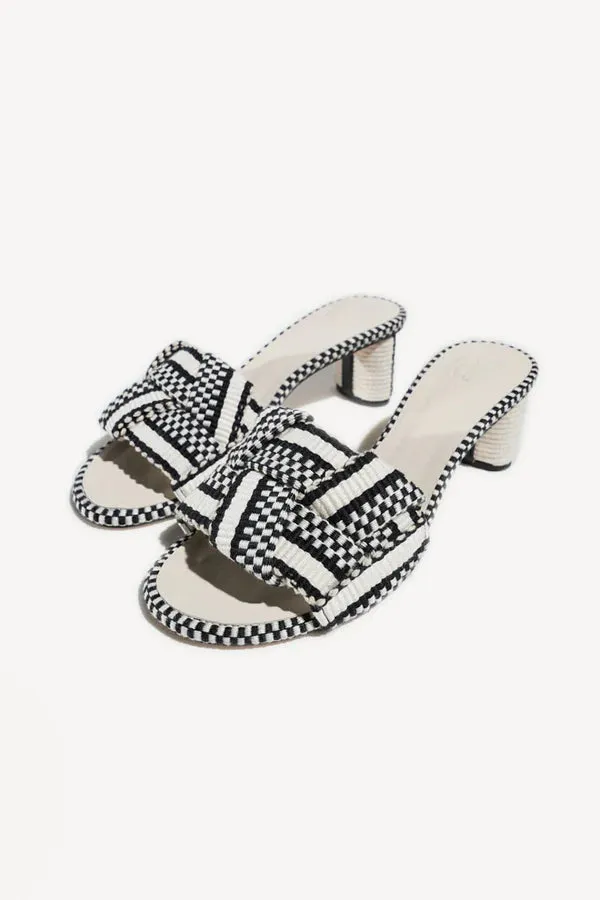 Amambaih Claudia Mules