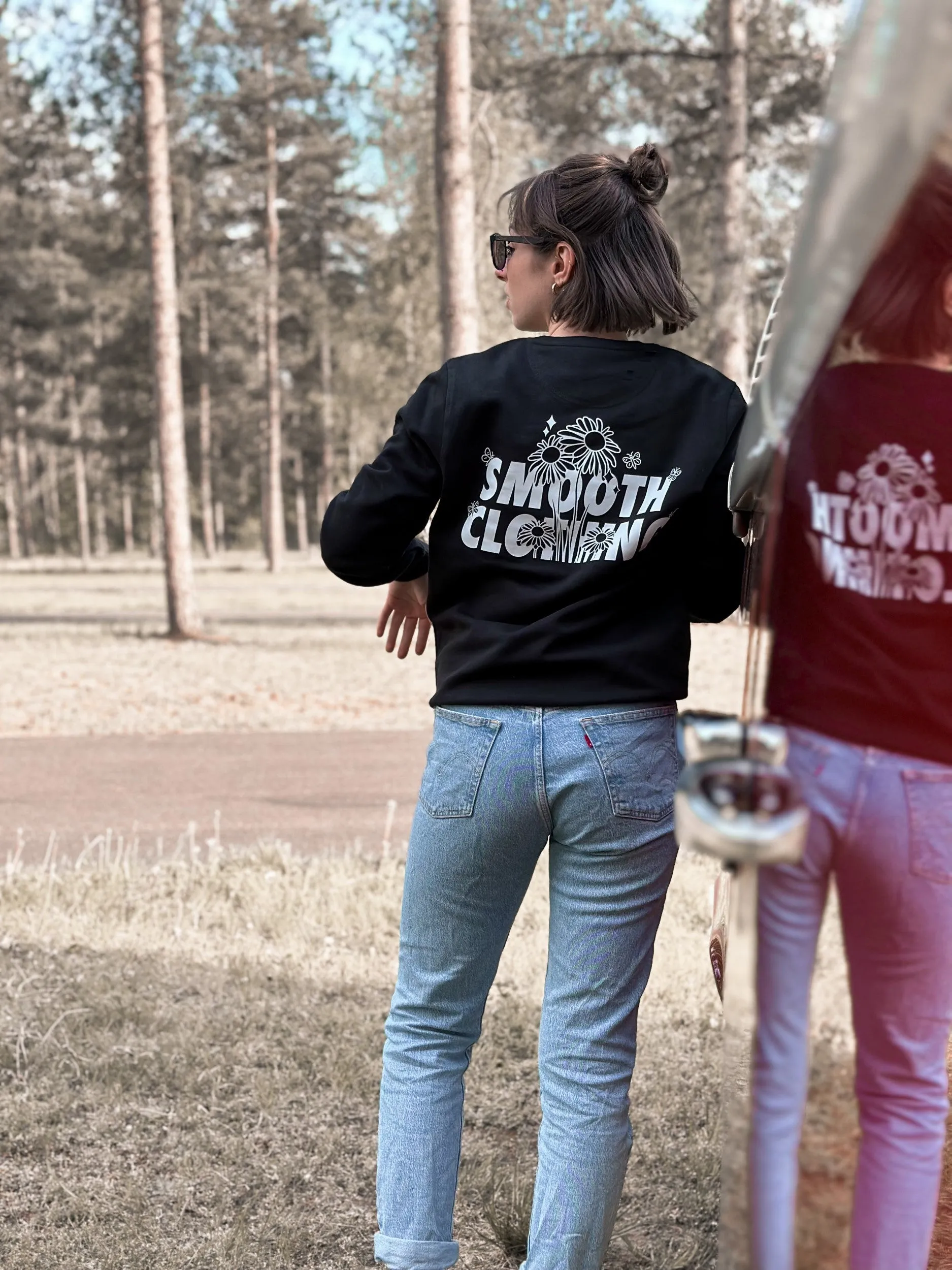 Black Crew / Flowers White Front Back Women