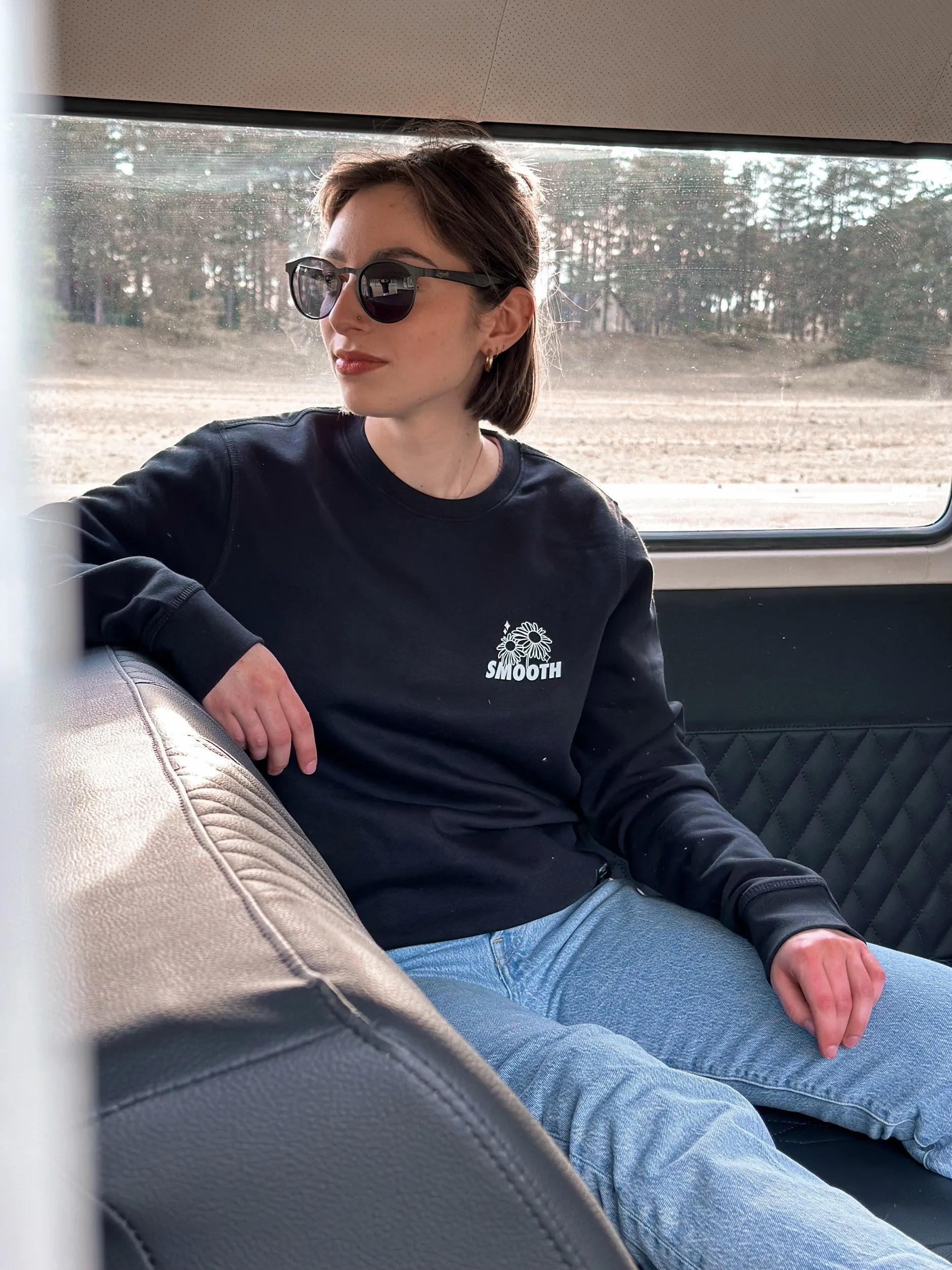Black Crew / Flowers White Front Back Women