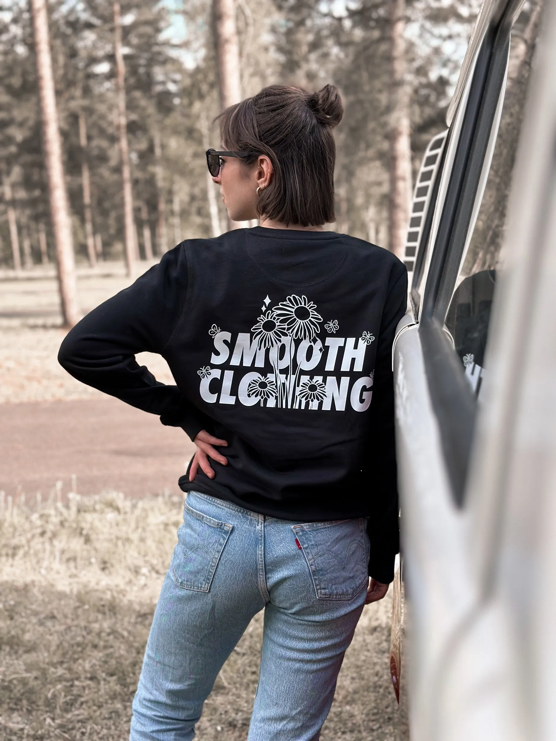 Black Crew / Flowers White Front Back Women