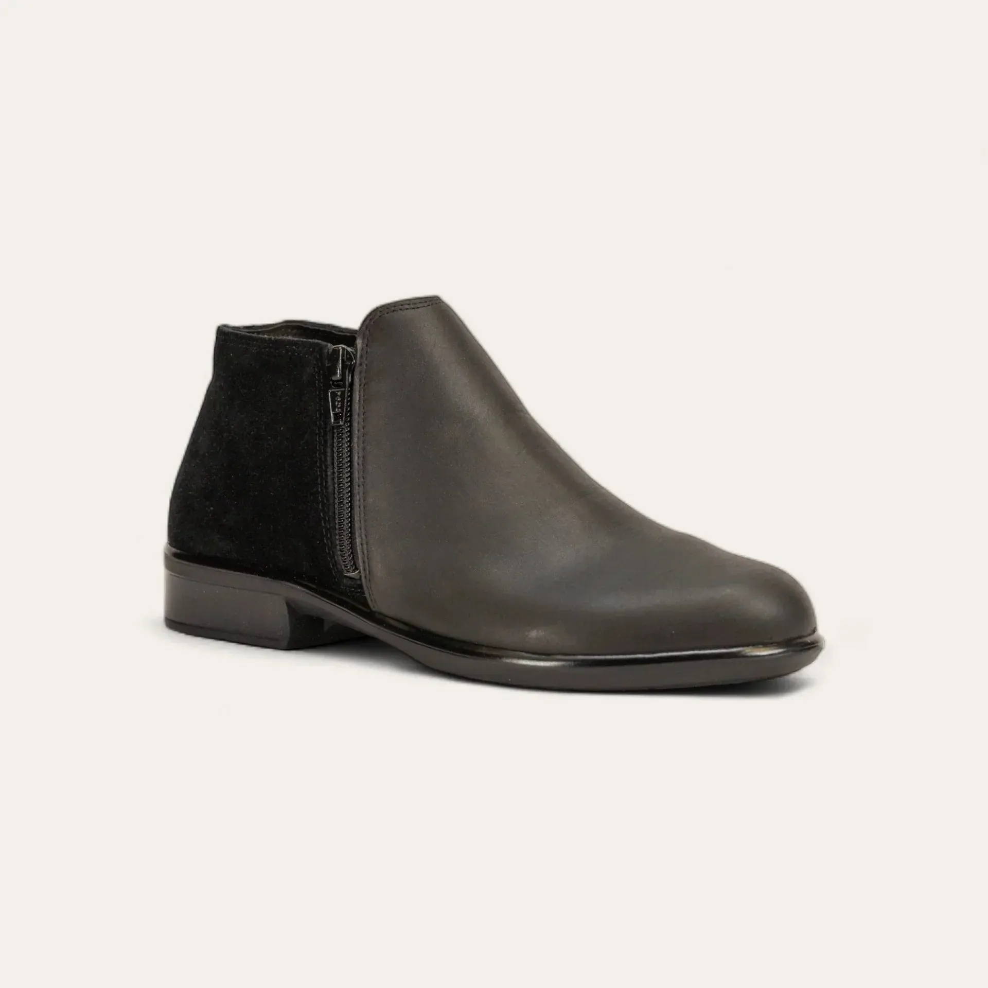 NAOT - HELM - SIZE 37 - BLACK/GREY